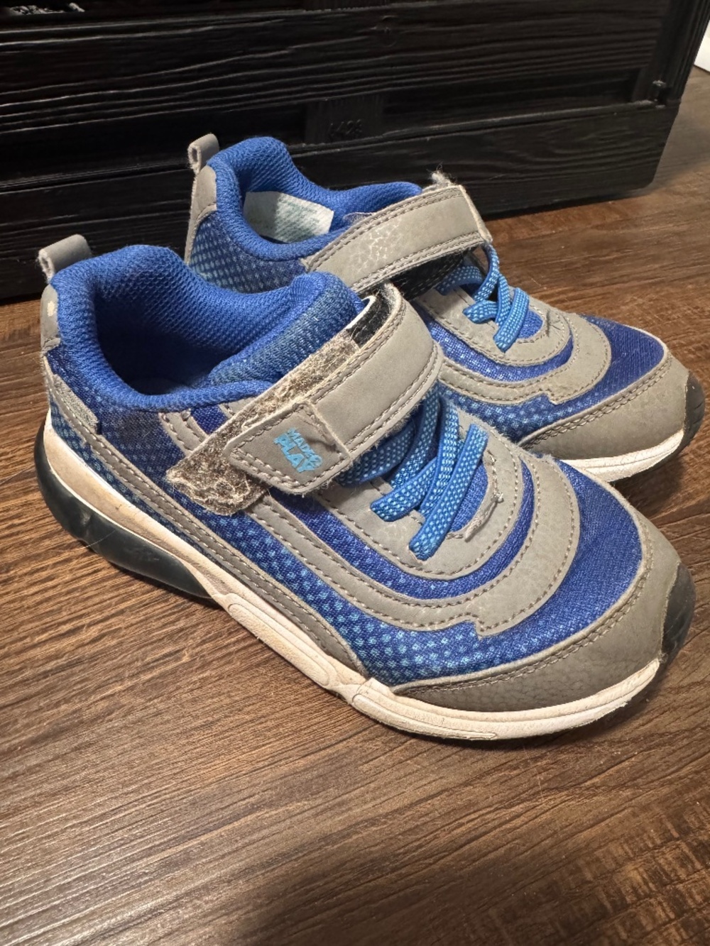 StrideRite Boys 11W Light Up Sneakers